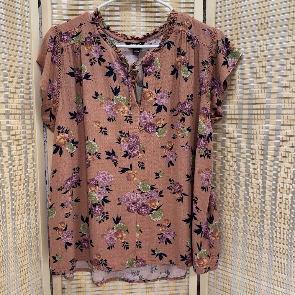 Buffalo David Bitton Top Women's Large Tan Floral Cap Sleeve Ruffle Accent